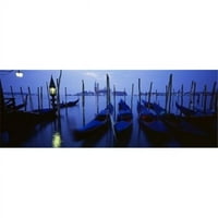 Gondolas privezan u kanalu, Grand Canal, Venecija, Italija Poster Print