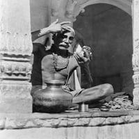 Indija: Brahmin svećenik. Na Brahmin svećenik slika čelo sa crvenim i bijelim tragovima svoje sekte