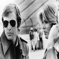Američki trkački vozač Peter Revson sa modelom Marjorie Wallace na Ontario Speedwayu. Marš istorija