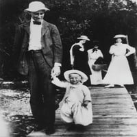 Franklin D. Roosevelt sa svojom prvom istorijom deteta