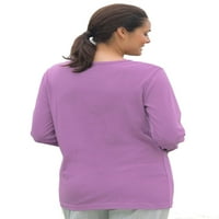 Žena unutar ženske plus veličine savršene majice sa dugim rukavima